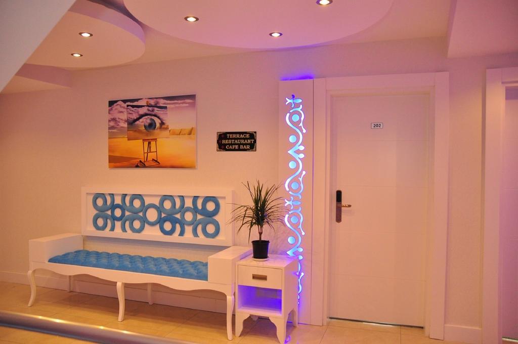 Aura Boutique Сіде
